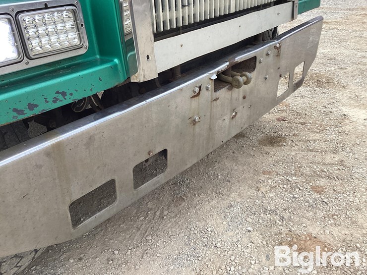 western-star-4900fa-image-11