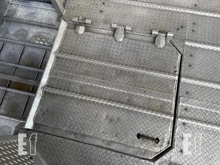 1995-merritt-53-ft-image-12