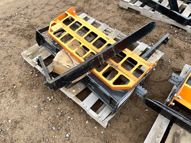 #2057-•-unused-2025-landhonor-pallet-fork-attachment-image-2