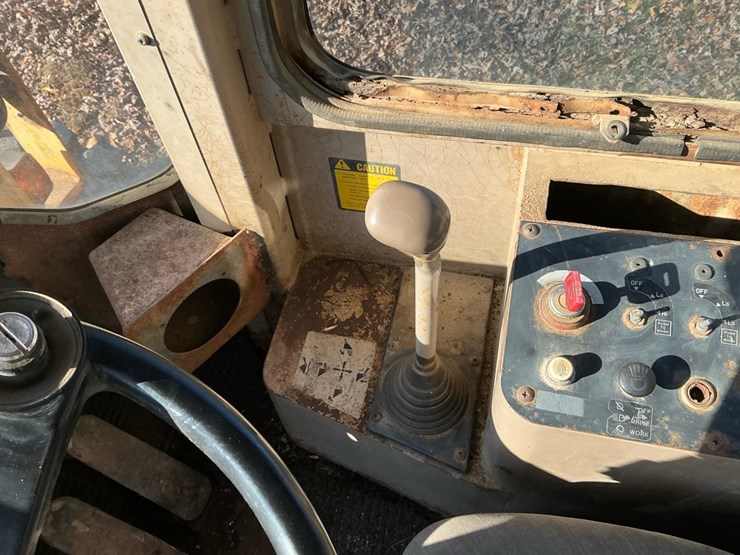 1989-deere-444e-image-24