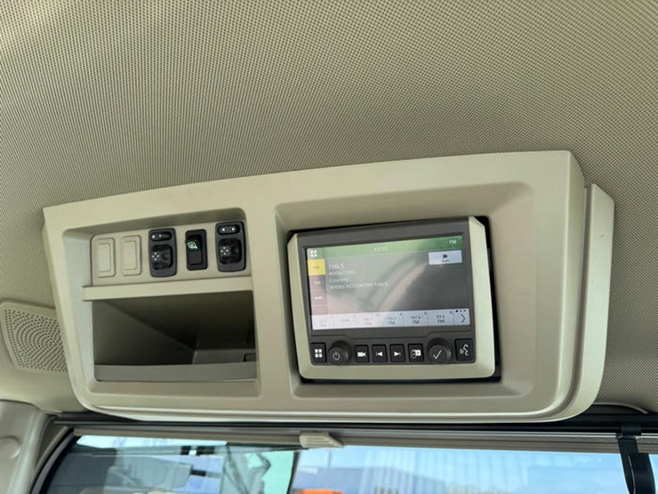 john-deere-8r-370-image-41