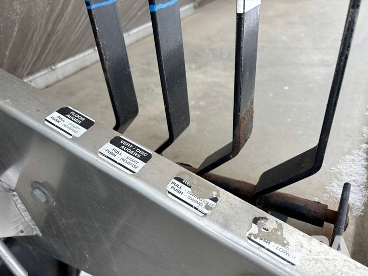 freightliner-114sd-image-41