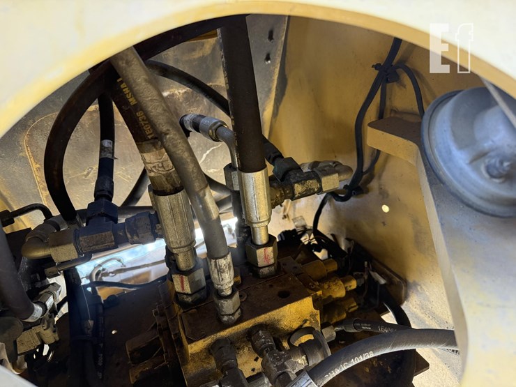 2021-caterpillar-920-image-32