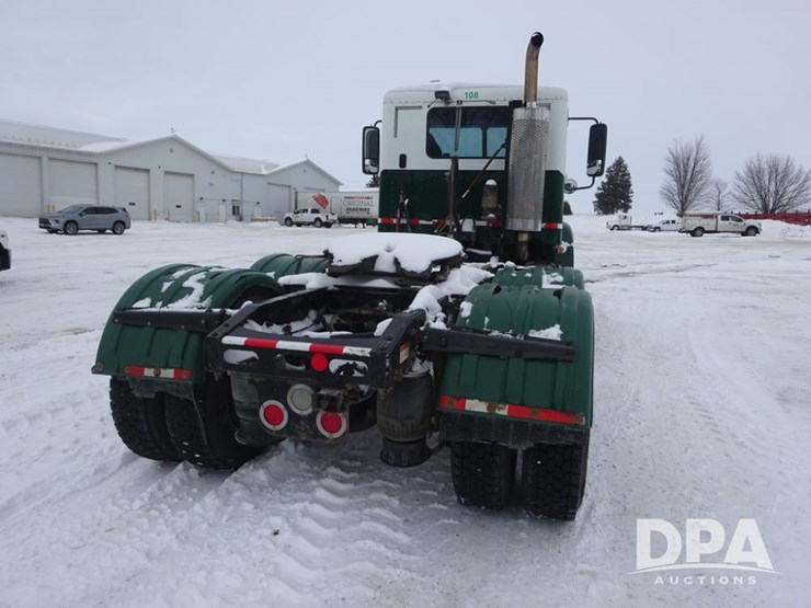 2007-freightliner-columbia-112-image-24