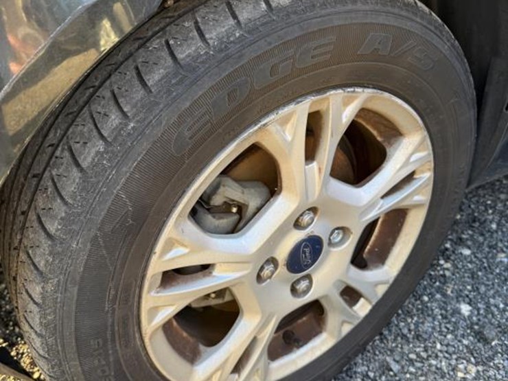 #31-•-2014-ford-fiesta-se-image-6