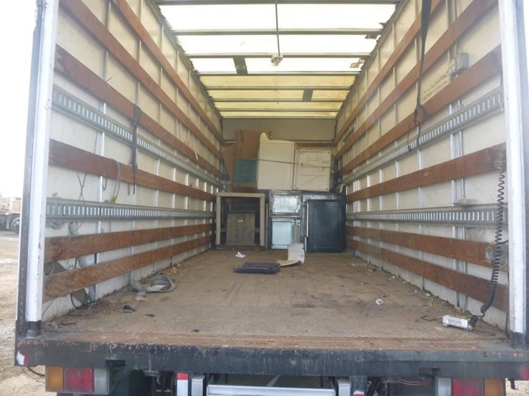 2016-isuzu-nrr-image-9