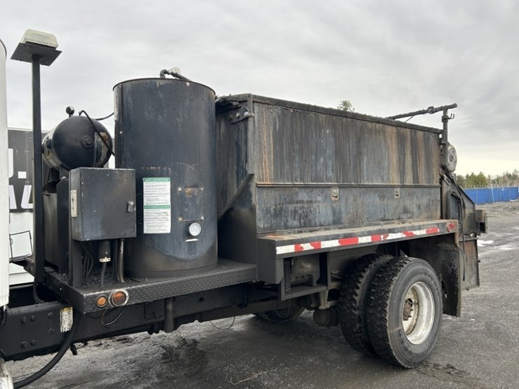 2009-freightliner-m2-s/a-asphalt-patch-truck-image-28