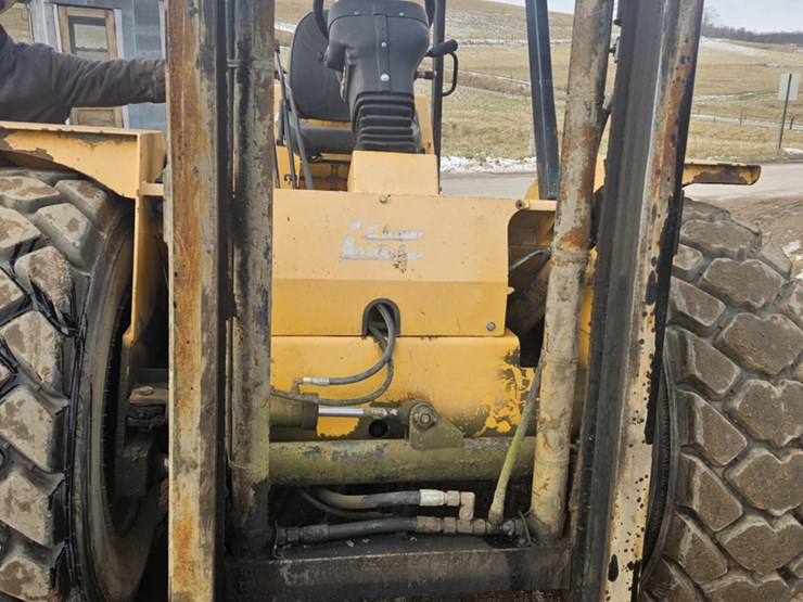 load-lifter-laborer-8000-image-8