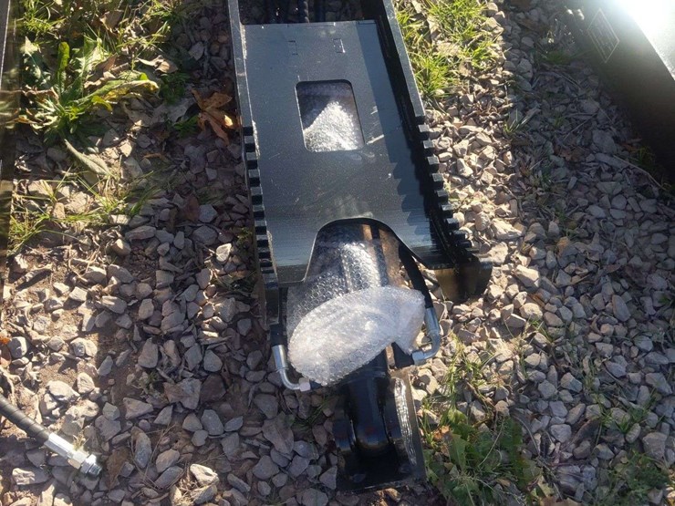 unused-5-ton-hydraulic-thumb-clamp-image-1