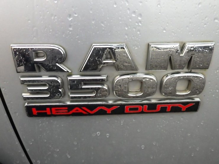 2014-dodge-3500-image-25