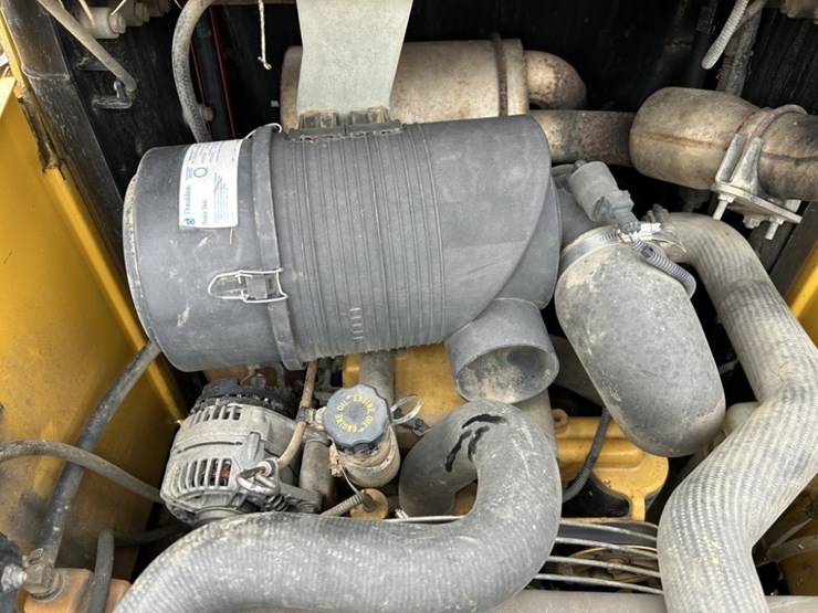 john-deere-332-image-21