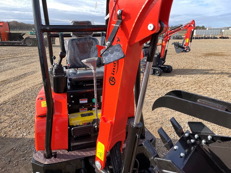 #9208-•-2025-unused-cfg-mini-excavator-image-9