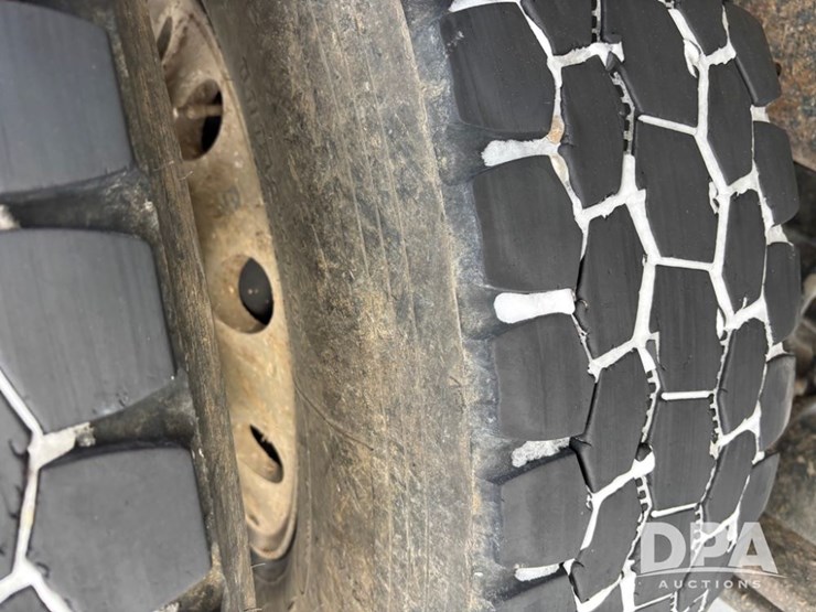 freightliner-114sd-image-55