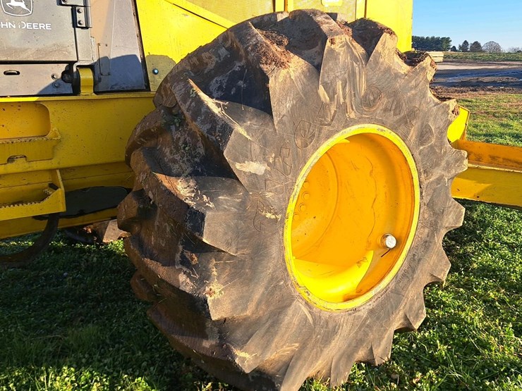 john-deere-748-image-35