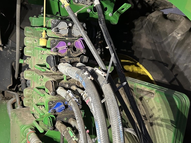 2022-john-deere-9r-590-image-10