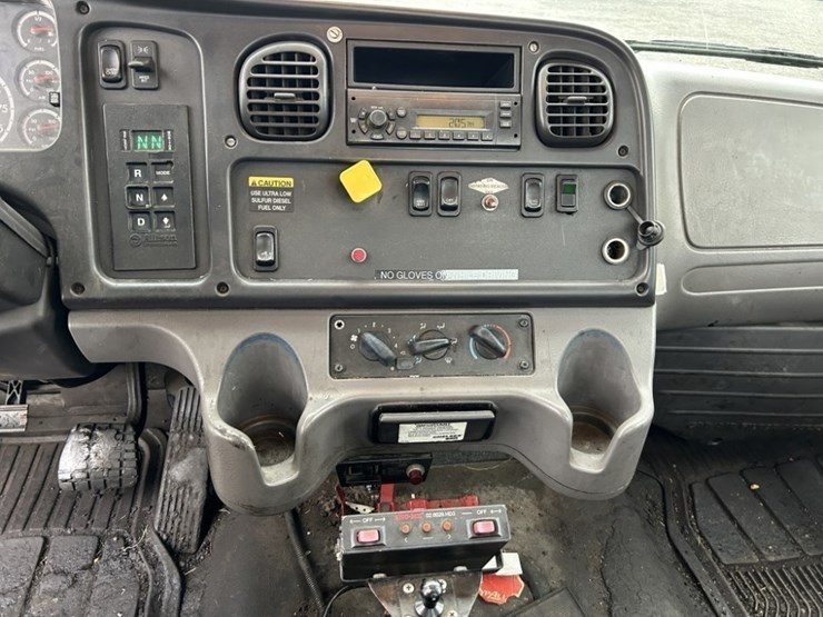 2009-freightliner-m2-s/a-asphalt-patch-truck-image-16