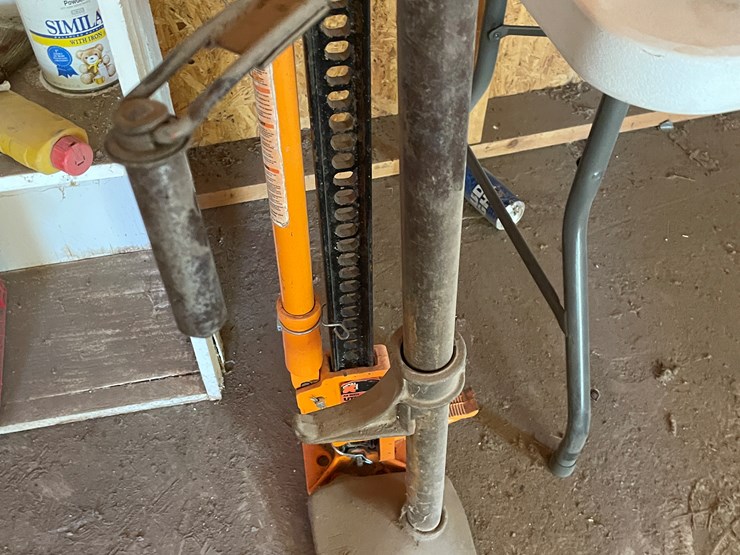 #3684-•-hi-lift-utility-jack-and-farm-jack-image-2