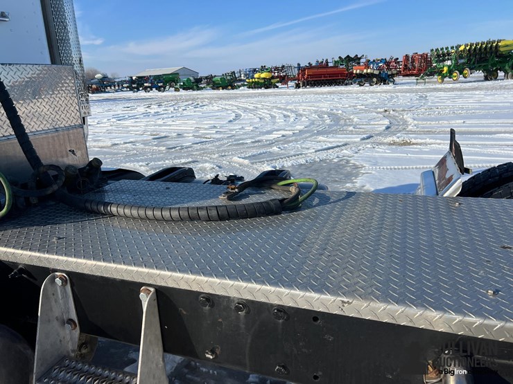 2014-peterbilt-388-image-15