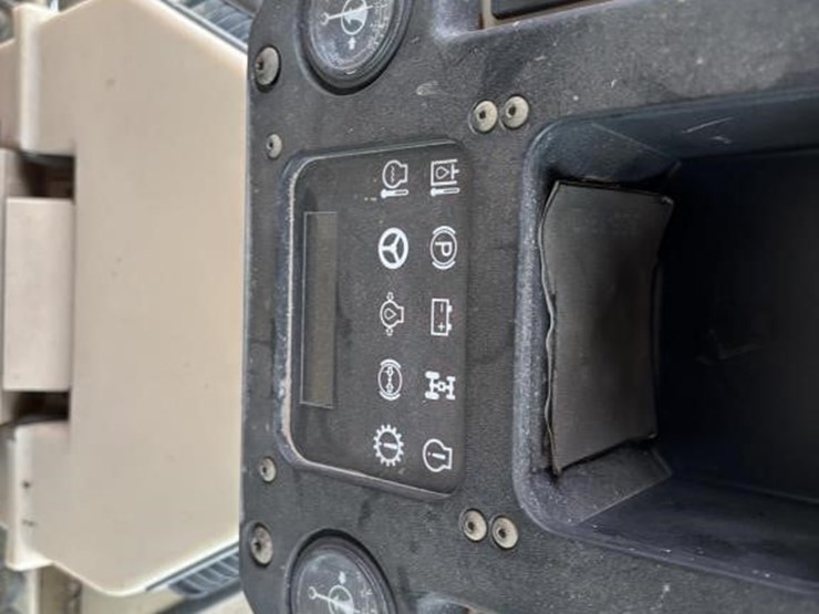 2005-caterpillar-143h-image-46