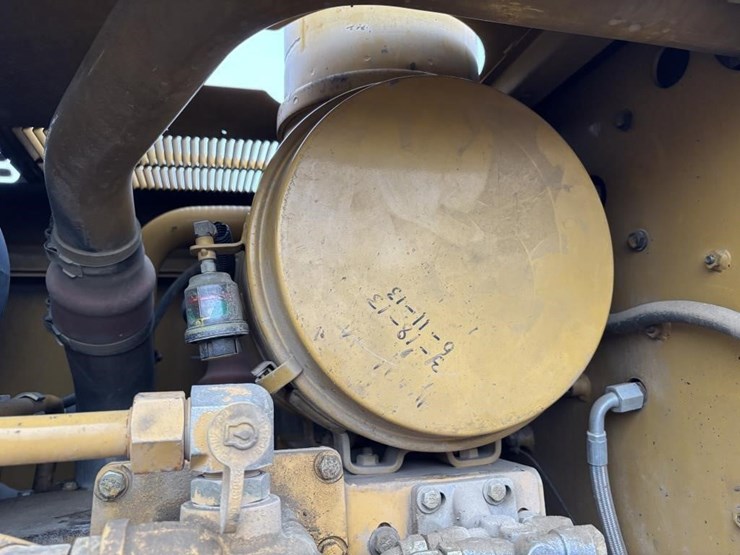 2005-caterpillar-143h-image-65