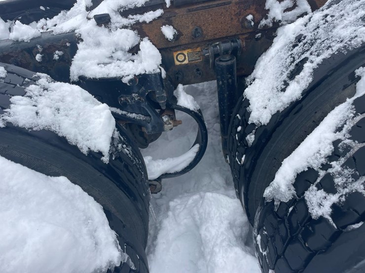 2012-peterbilt-384-image-21