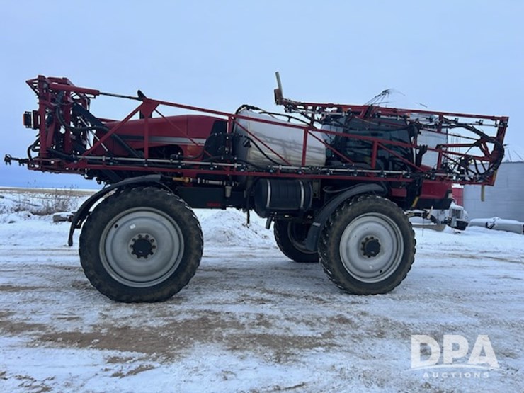 case-ih-patriot-3330-image-9