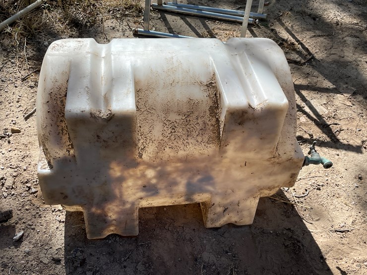 #3661-•-35-galloon-poly-tank-image-9