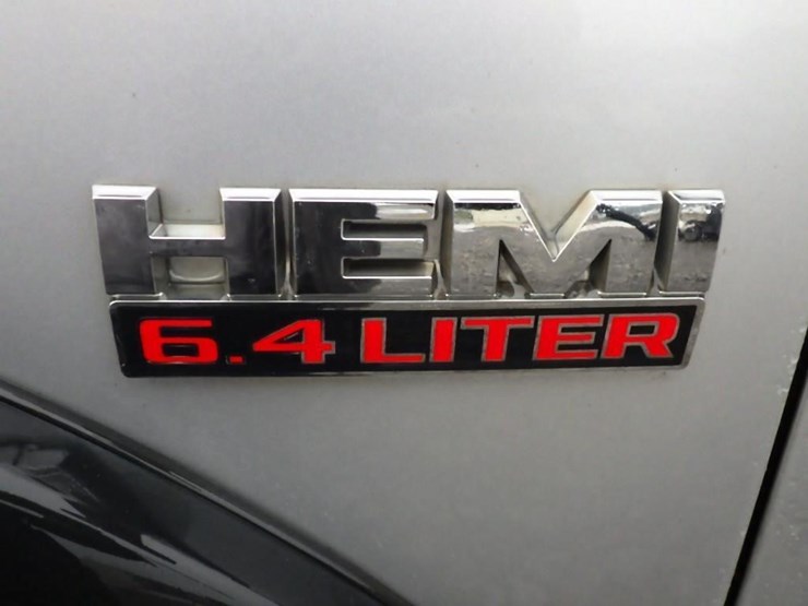 2014-dodge-3500-image-24