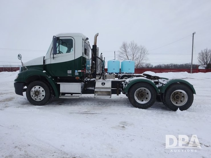2007-freightliner-columbia-112-image-34