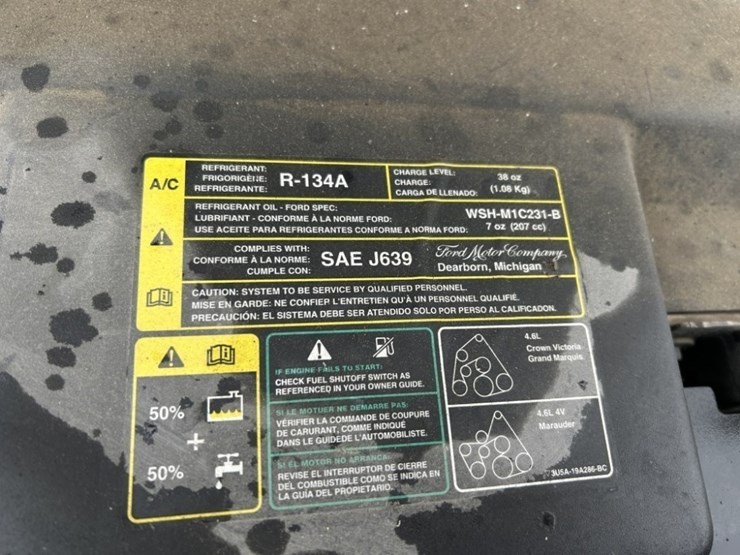 2004-ford-crown-victoria-sedan-image-35