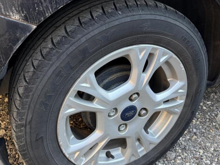 #31-•-2014-ford-fiesta-se-image-11