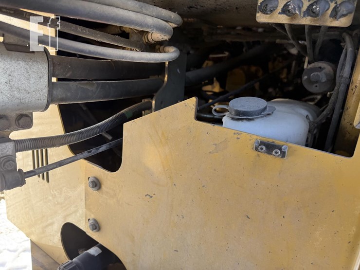 2021-caterpillar-920-image-30