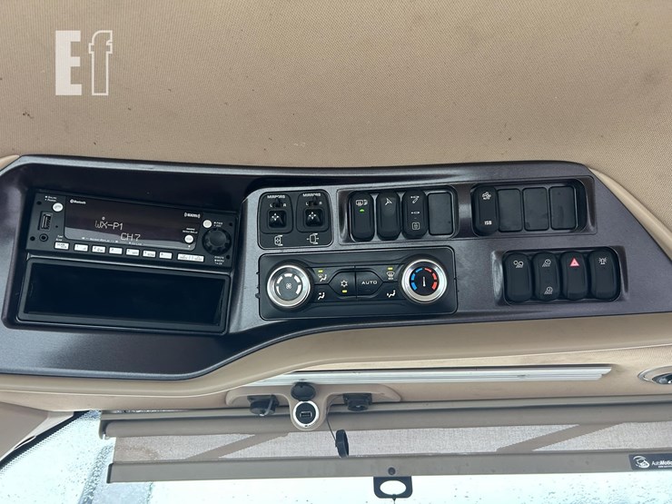 2022-case-ih-magnum-340-image-51