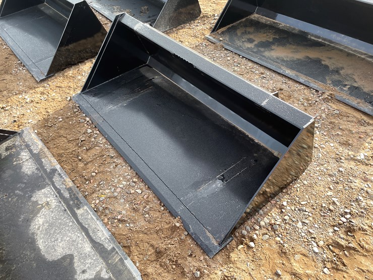 #2010-•-bucket-attachment-image-2