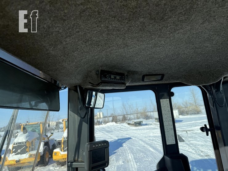 2011-deere-624k-image-36