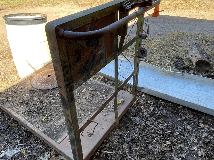 #3724-•-scrap-metal,-cart,-ramp-and-barrel-image-6