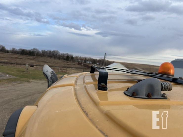 2014-challenger-mt585d-image-51