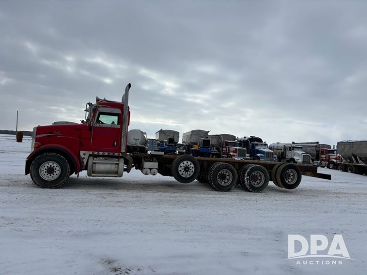 peterbilt-365-image-17