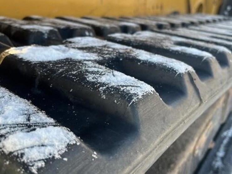 2010-deere-ct332-image-7