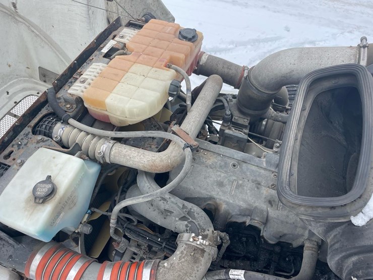 2012-peterbilt-384-image-29