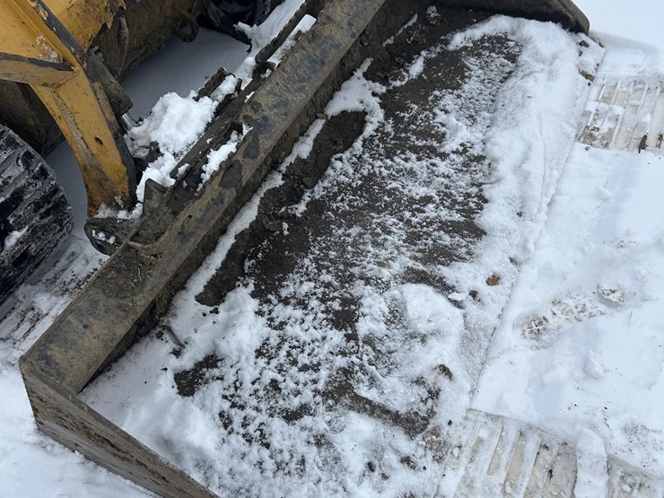 2021-caterpillar-259d3-image-35