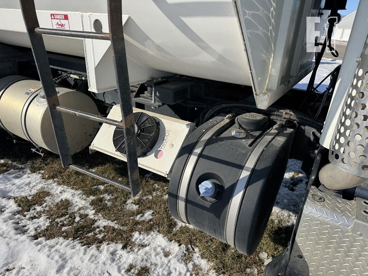 2014-kenworth-t370-image-10