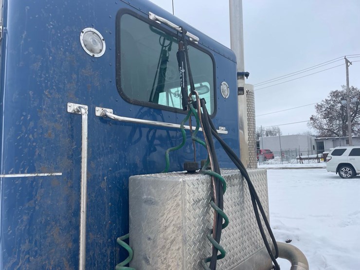 1996-peterbilt-378-image-17