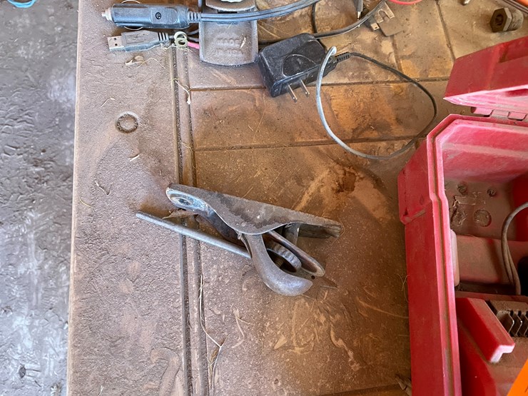 #3693-•-tables-and-hardware-image-9