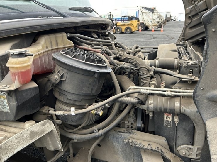 2009-freightliner-m2-s/a-asphalt-patch-truck-image-39