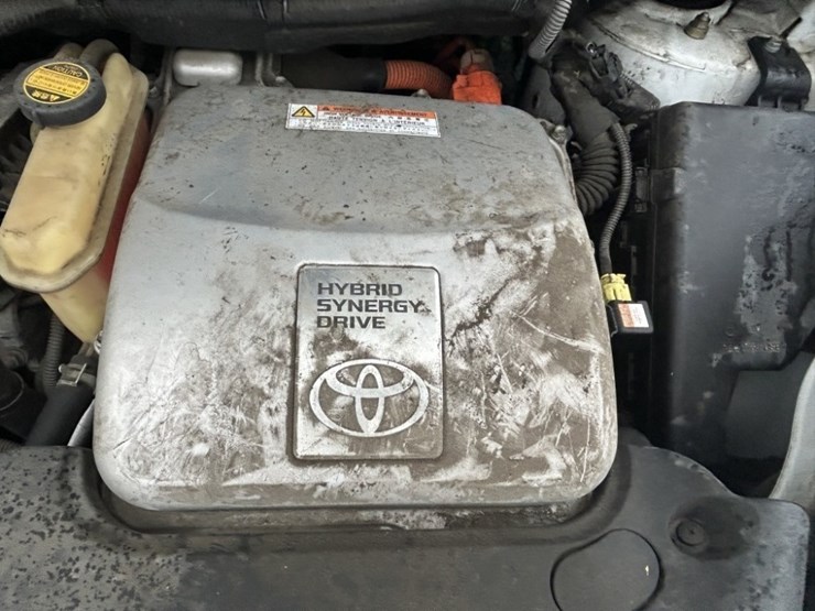 2004-toyota-prius-hybrid-sedan-image-40