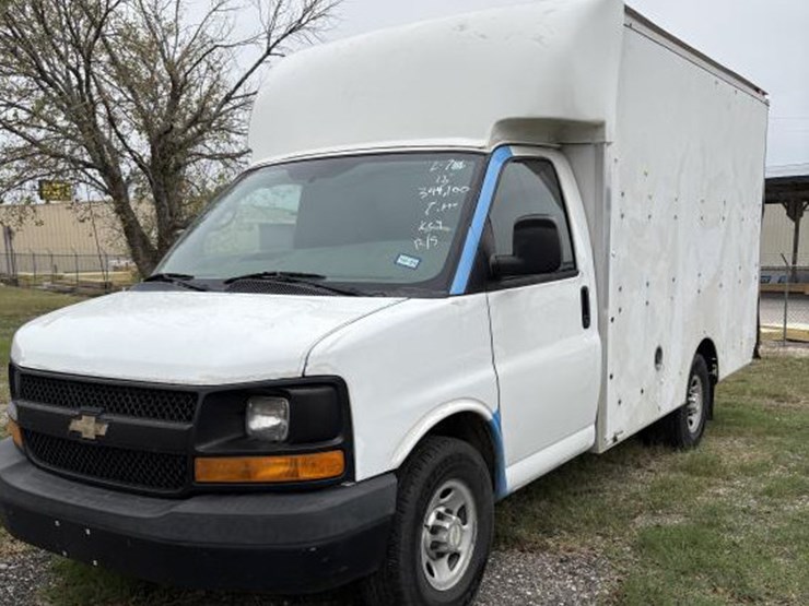 #23-•-2013-chevrolet-box-truck-image-1