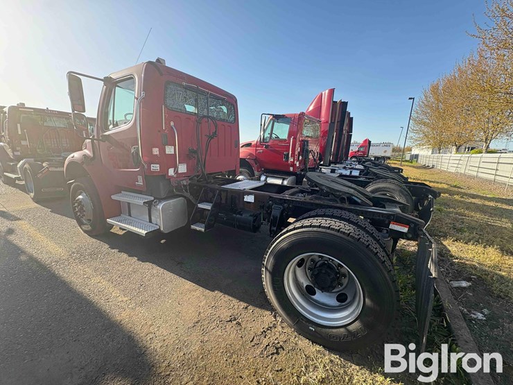 freightliner-m2-106-image-7