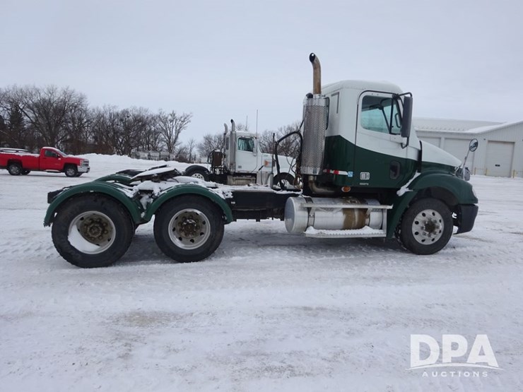2007-freightliner-columbia-112-image-17