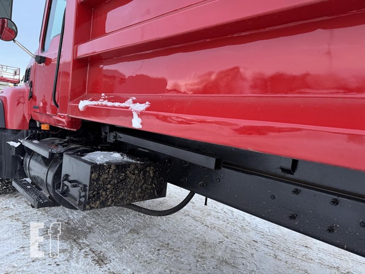 2004-mack-granite-cv713-image-23